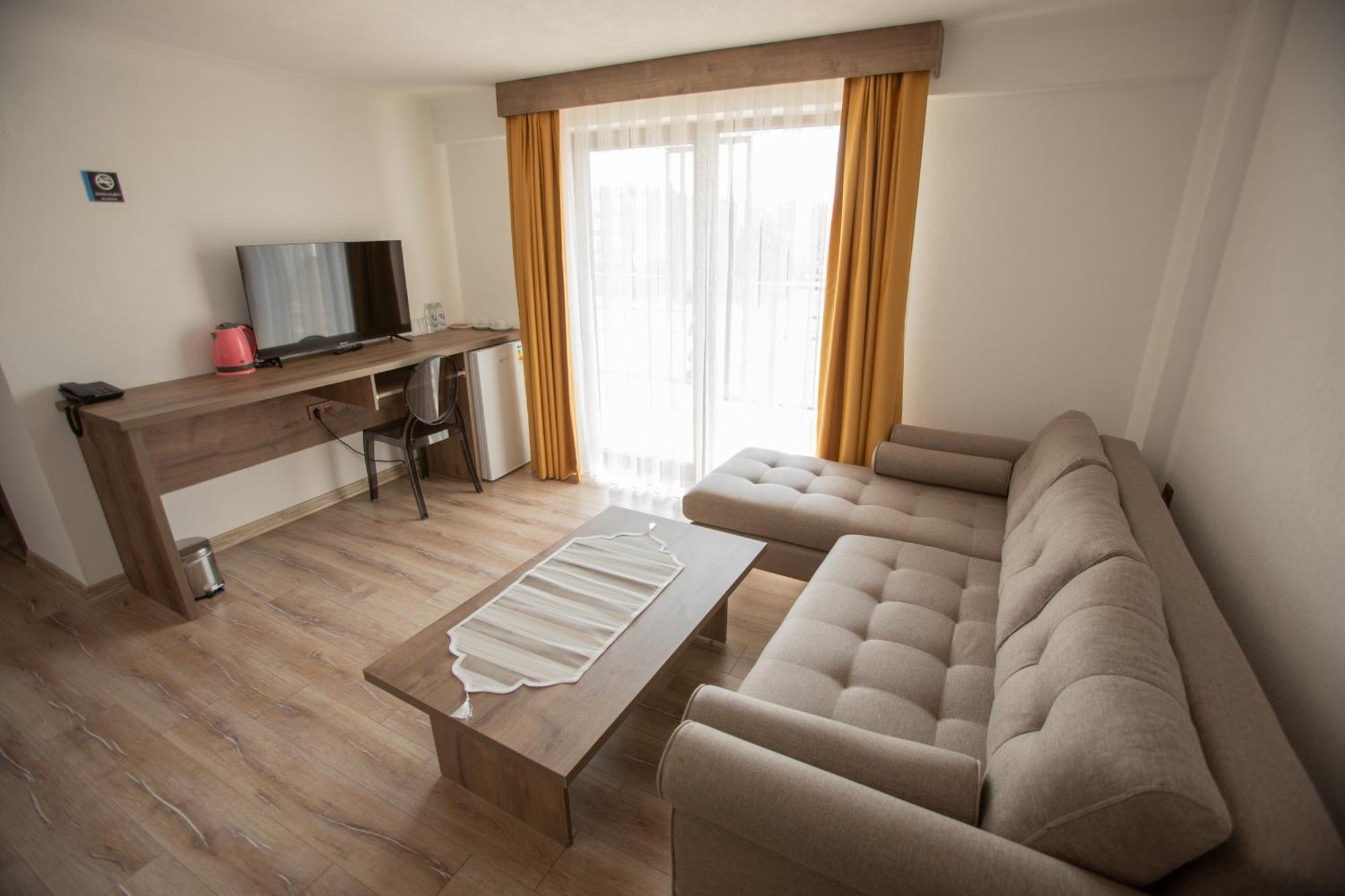 E87 Highway Otel Burhaniye Bagian luar foto