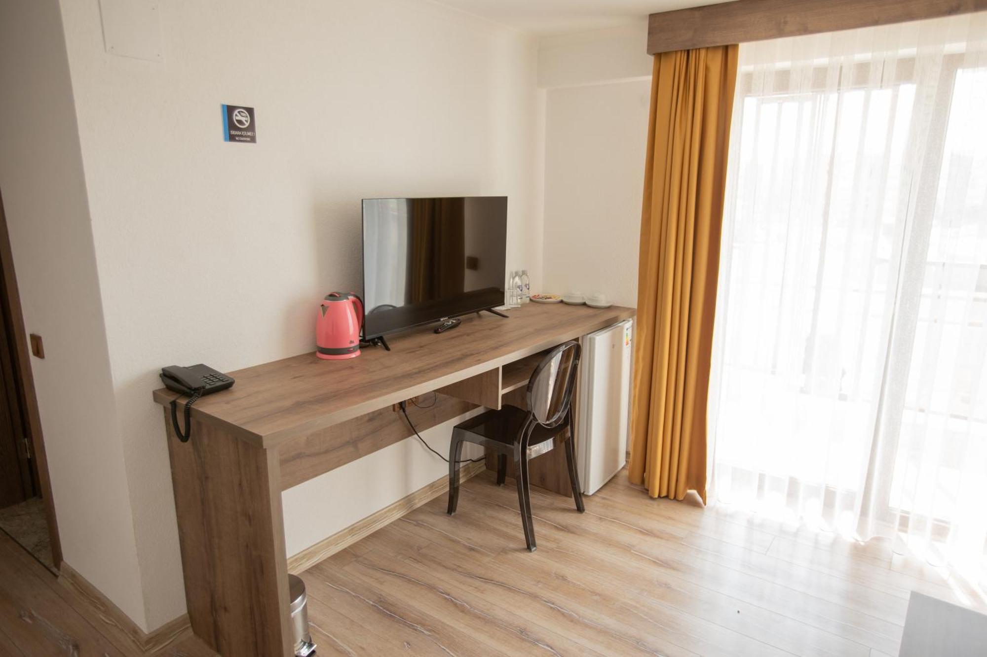 E87 Highway Otel Burhaniye Bagian luar foto