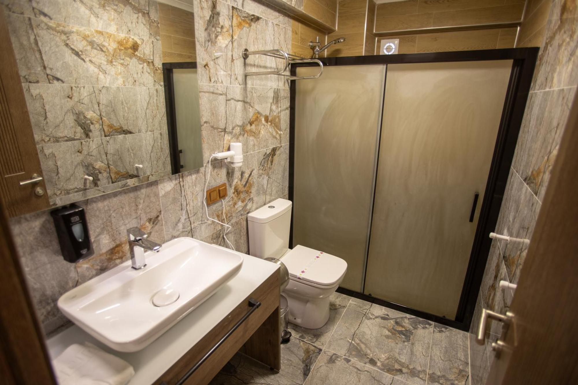 E87 Highway Otel Burhaniye Bagian luar foto