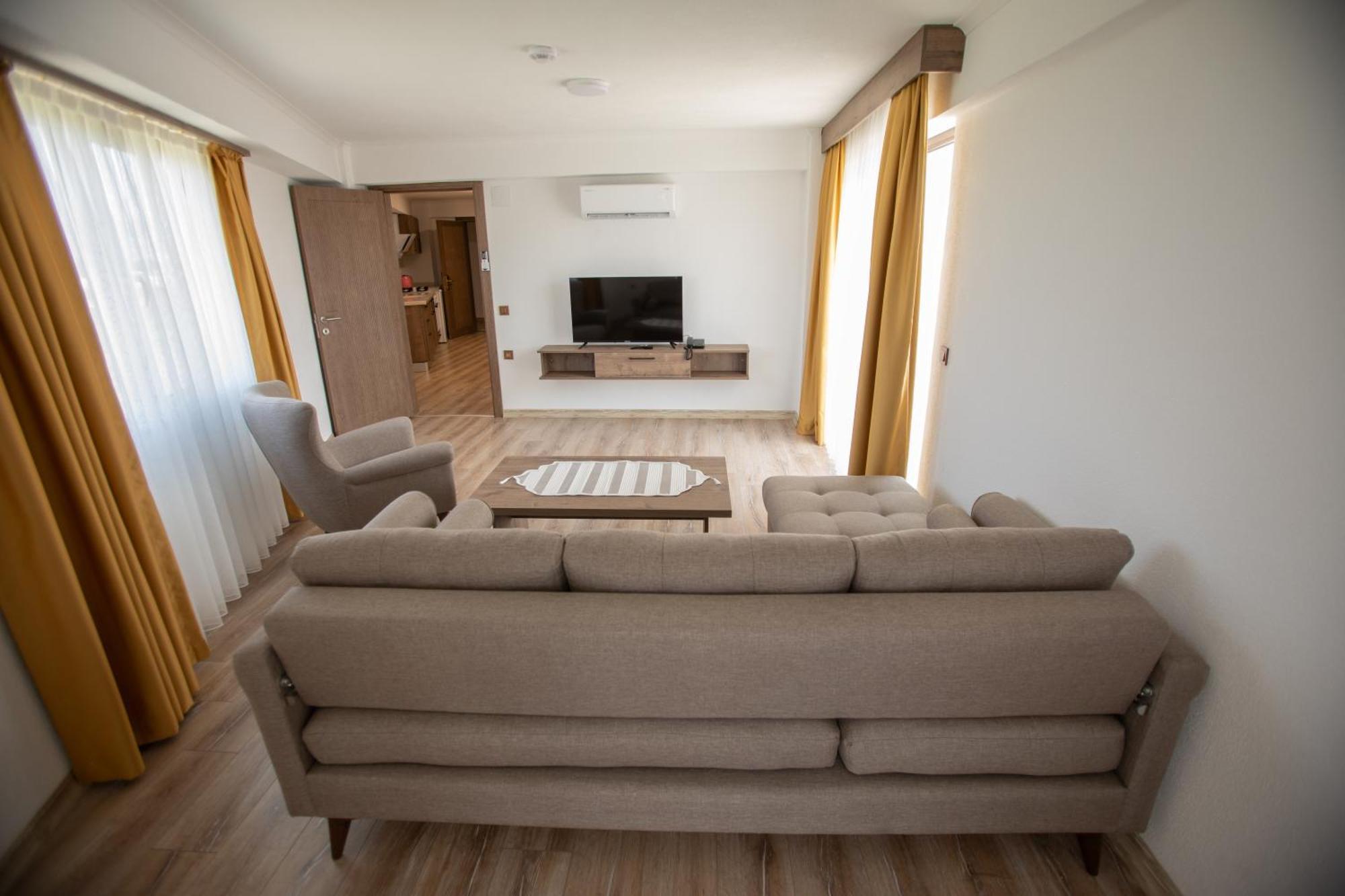 E87 Highway Otel Burhaniye Bagian luar foto