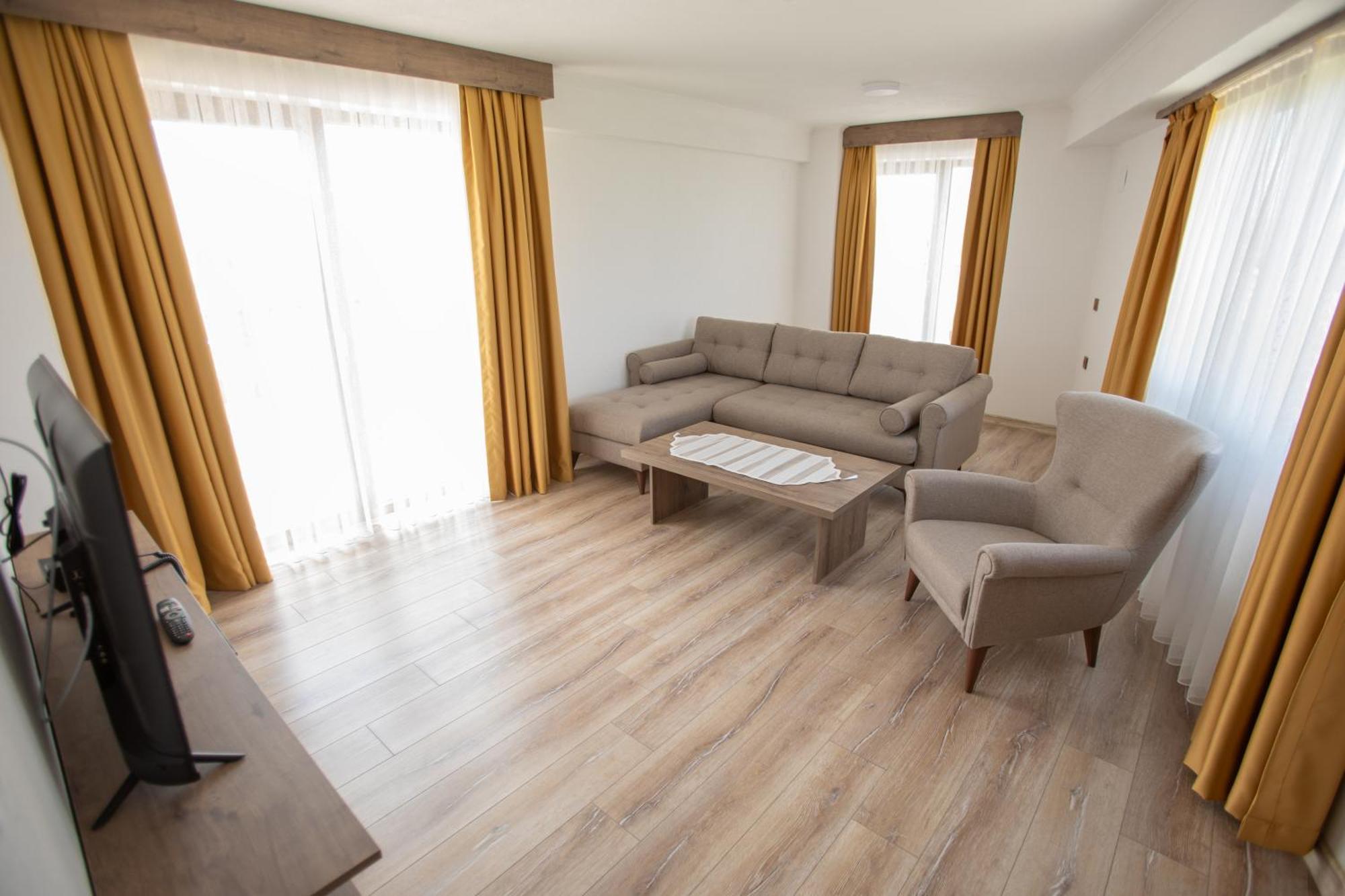 E87 Highway Otel Burhaniye Bagian luar foto