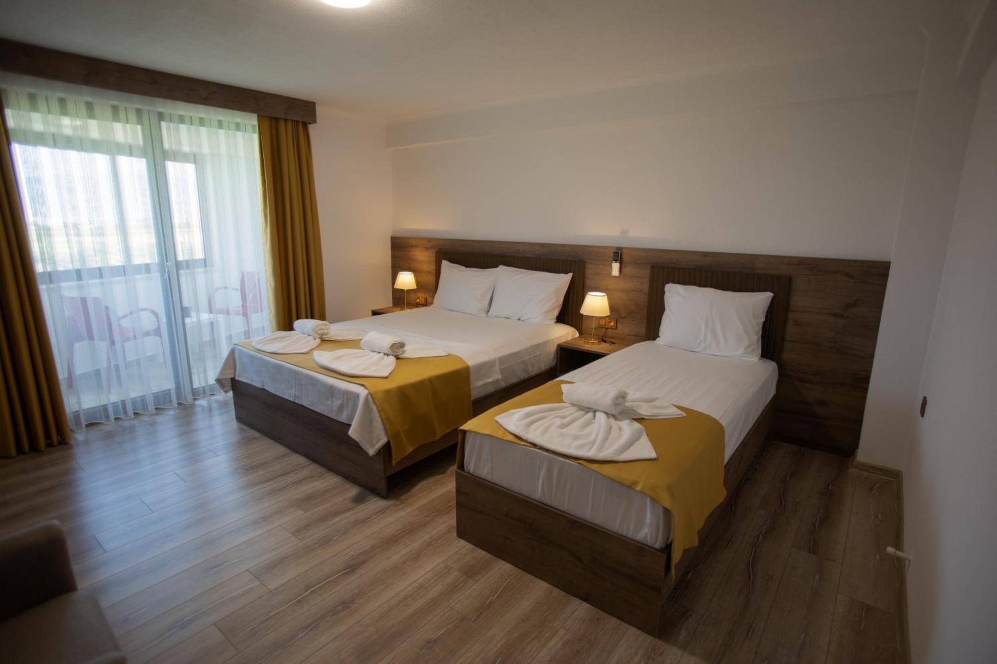 E87 Highway Otel Burhaniye Bagian luar foto