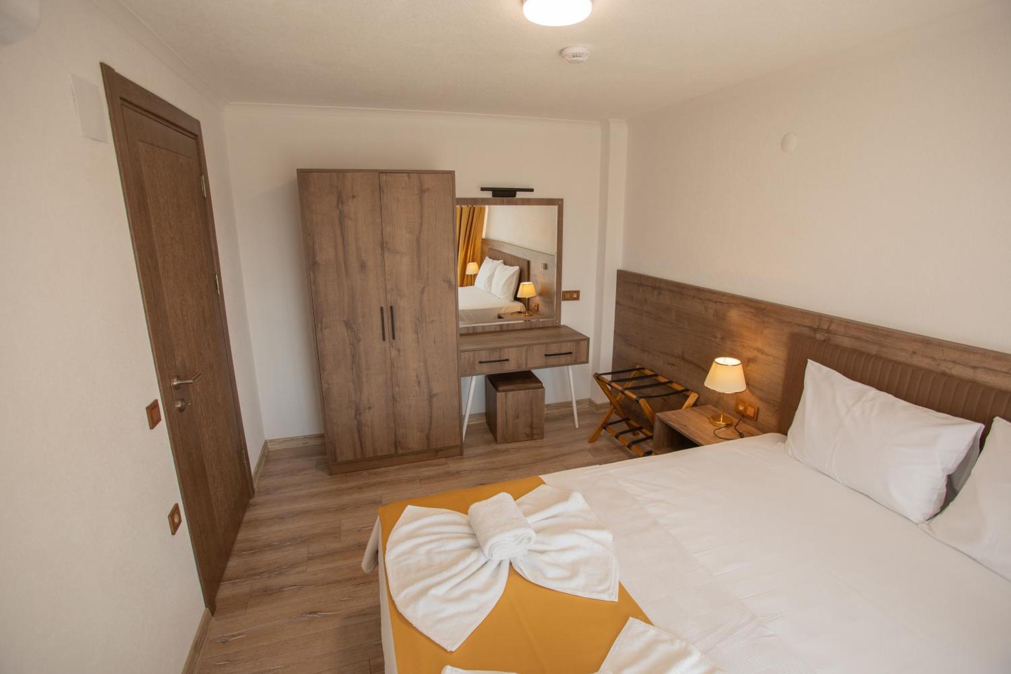 E87 Highway Otel Burhaniye Bagian luar foto