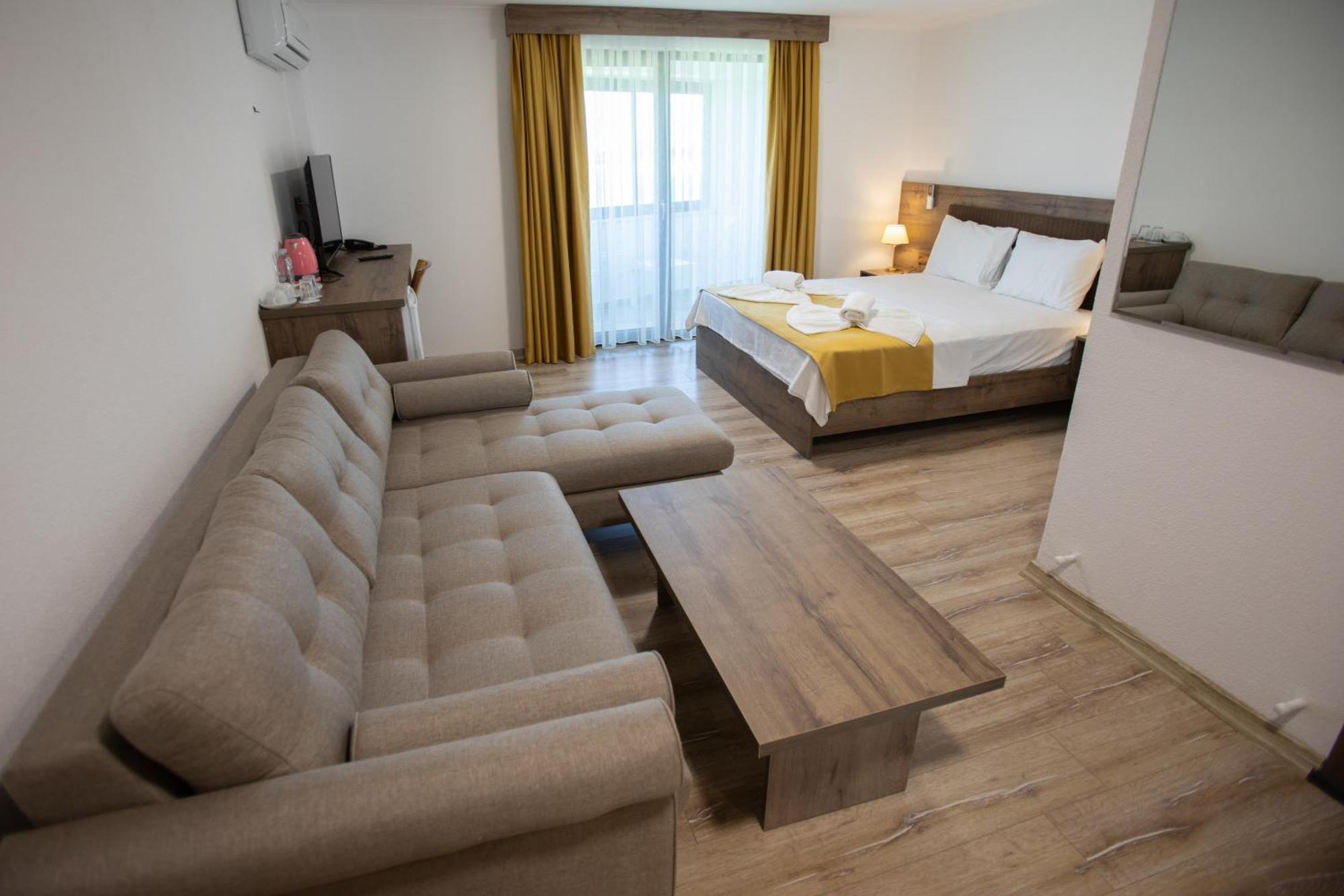 E87 Highway Otel Burhaniye Bagian luar foto