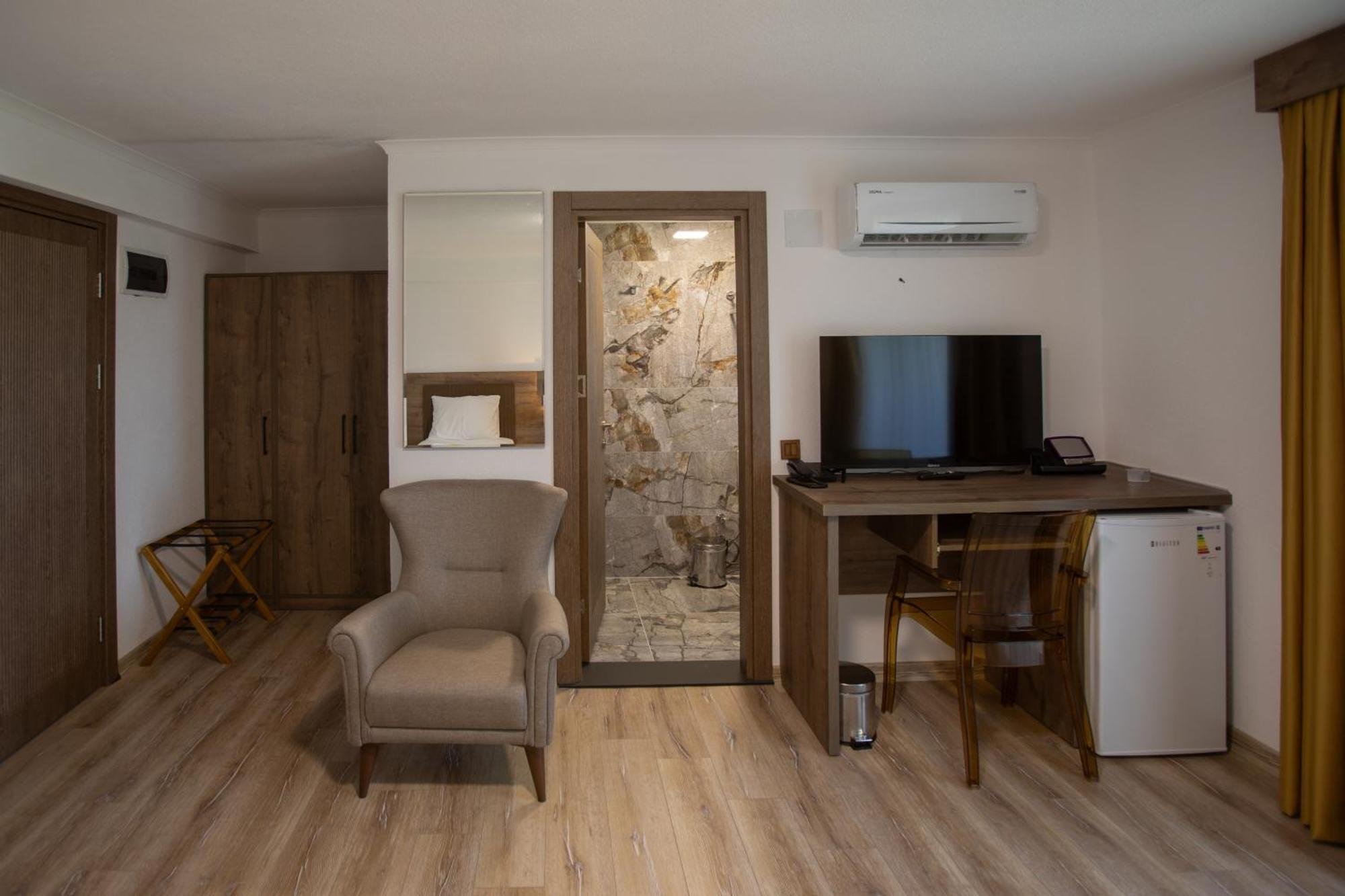 E87 Highway Otel Burhaniye Bagian luar foto