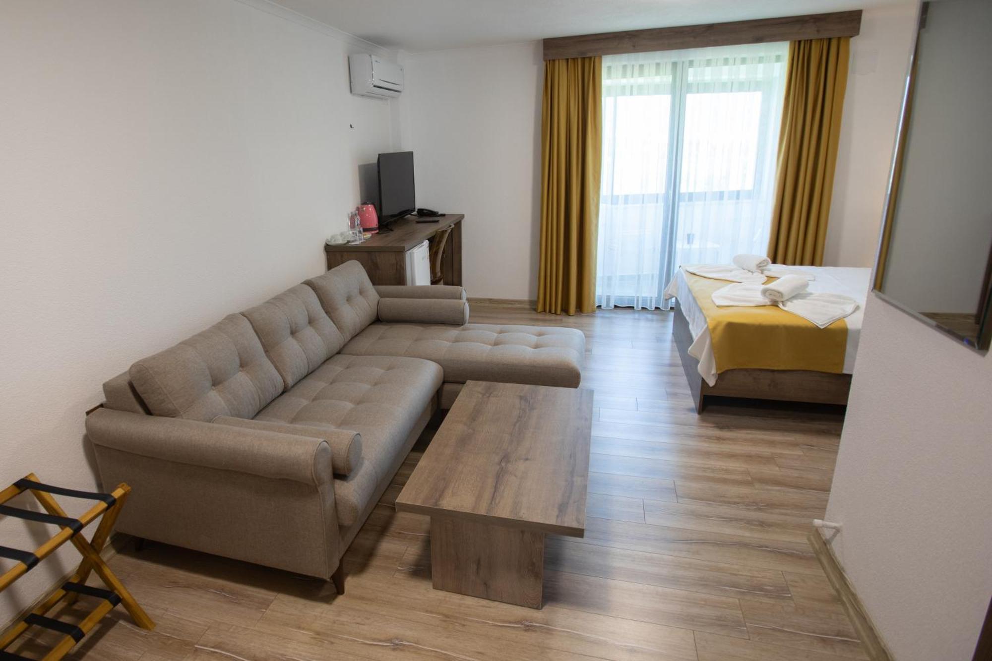 E87 Highway Otel Burhaniye Bagian luar foto
